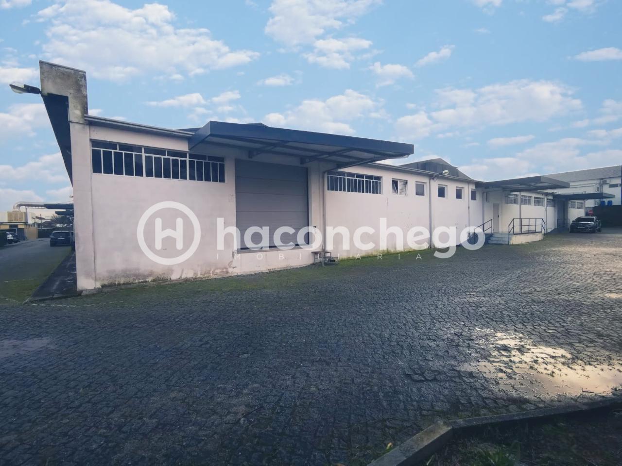 Armazém para arrendar em Lijó Barcelos