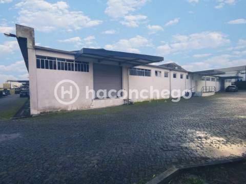 Armazém para arrendar em Lijó Barcelos