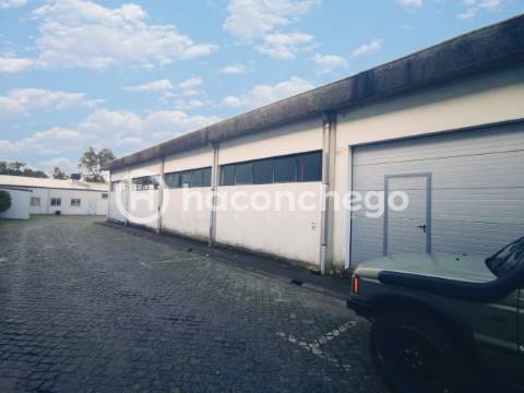 Armazém para arrendar em Lijó Barcelos