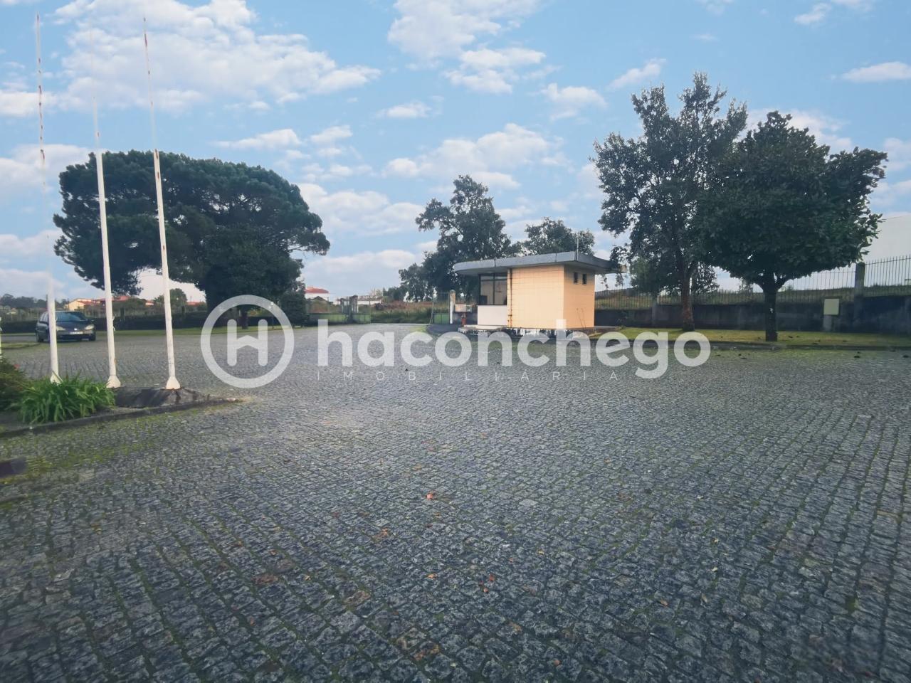 Armazém para arrendar em Lijó Barcelos