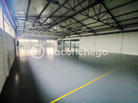 Armazém para arrendar em Lijó Barcelos