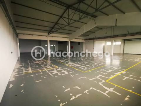 Armazém para arrendar em Lijó Barcelos