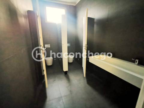 Armazém para arrendar em Lijó Barcelos