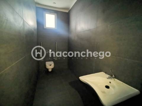 Armazém para arrendar em Lijó Barcelos