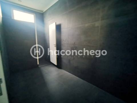 Armazém para arrendar em Lijó Barcelos