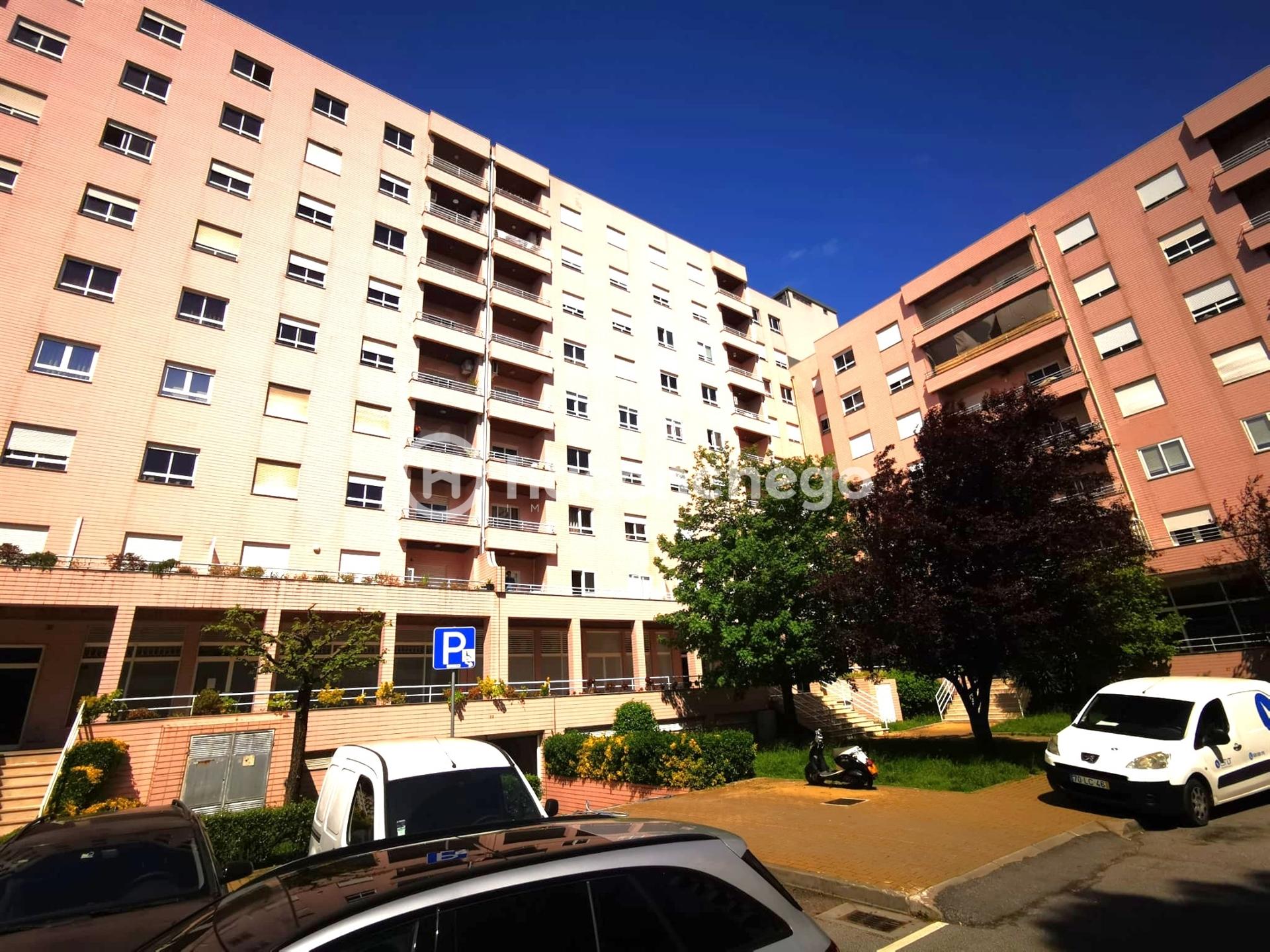 Apartamento T3 com garagem São Vitor no centro de Braga perto do Braga Parque