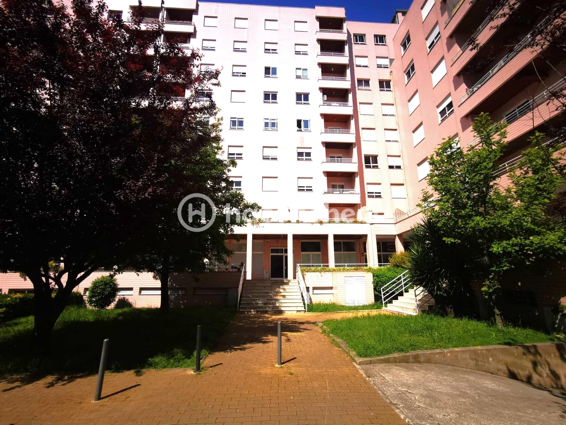 Apartamento T3 com garagem São Vitor no centro de Braga perto do Braga Parque