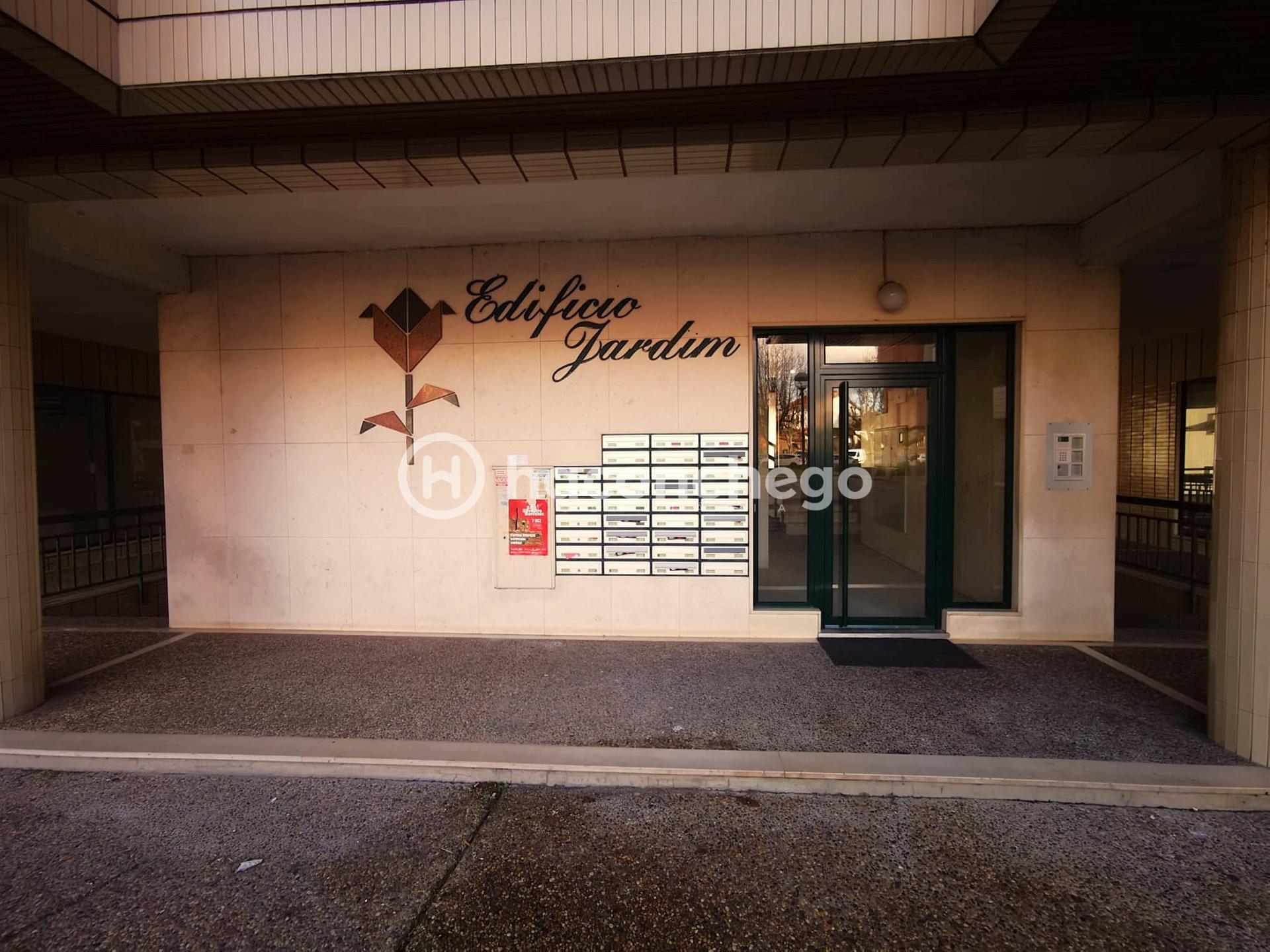 Apartamento T1 para arrendar com garagem em Arcozelo Barcelos