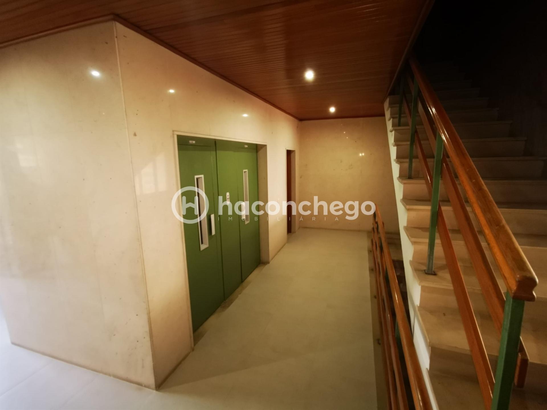 Apartamento T1 para arrendar com garagem em Arcozelo Barcelos