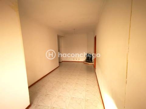 Apartamento T1 para arrendar com garagem em Arcozelo Barcelos