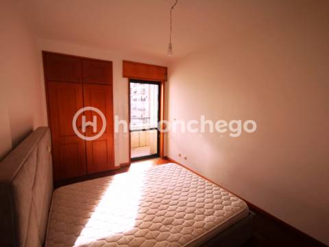 Apartamento T1 para arrendar com garagem em Arcozelo Barcelos