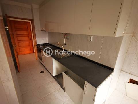 Apartamento T1 para arrendar com garagem em Arcozelo Barcelos