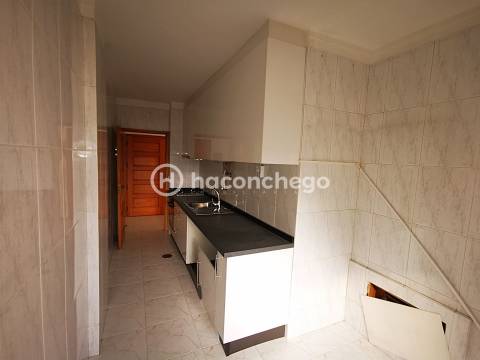 Apartamento T1 para arrendar com garagem em Arcozelo Barcelos
