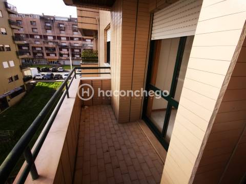 Apartamento T1 para arrendar com garagem em Arcozelo Barcelos