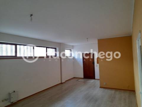 Escritório junto à Escola Secundária de Barcelos