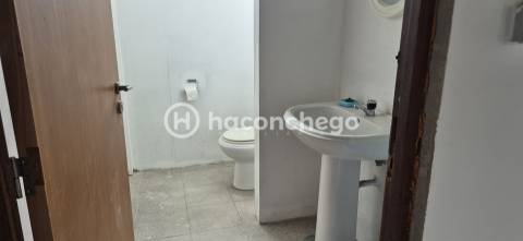 Armazém em Abade de Neiva