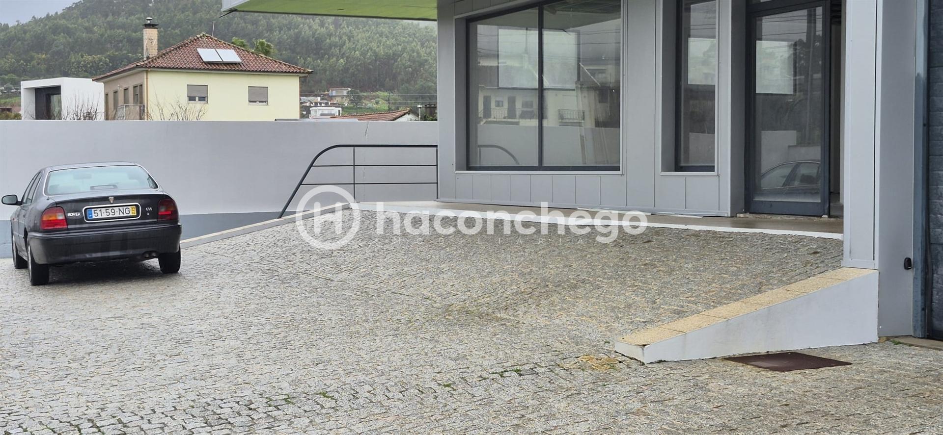 Armazém em Abade de Neiva