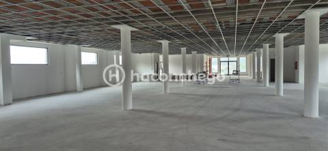 Armazém em Abade de Neiva