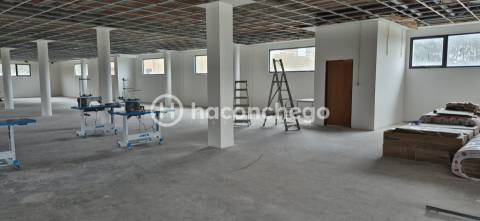 Armazém em Abade de Neiva