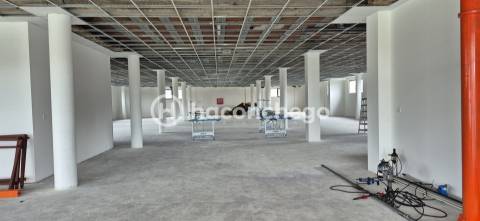 Armazém em Abade de Neiva