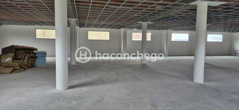 Armazém em Abade de Neiva