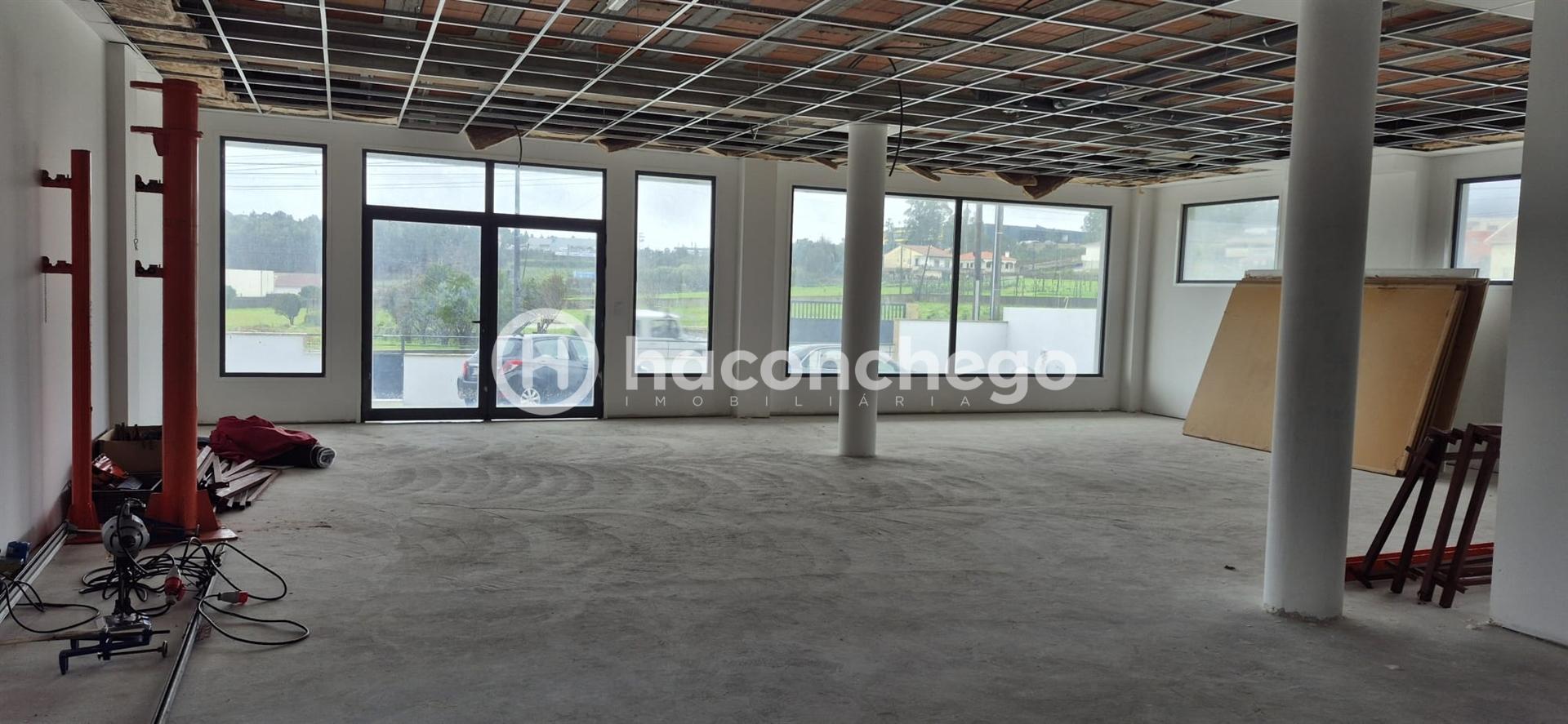 Armazém em Abade de Neiva