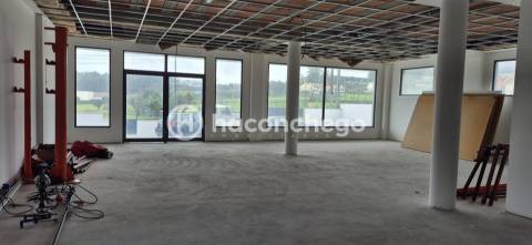 Armazém em Abade de Neiva