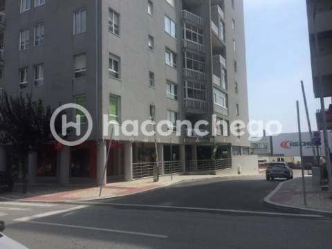 Loja  Arrendamento em Barcelos, Vila Boa e Vila Frescainha (São Martinho e São Pedro),Barcelos