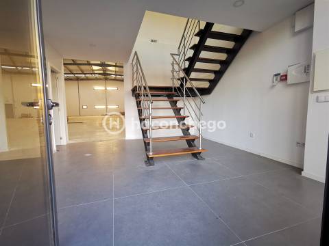 Armazém em Roriz Barcelos para arrendamento