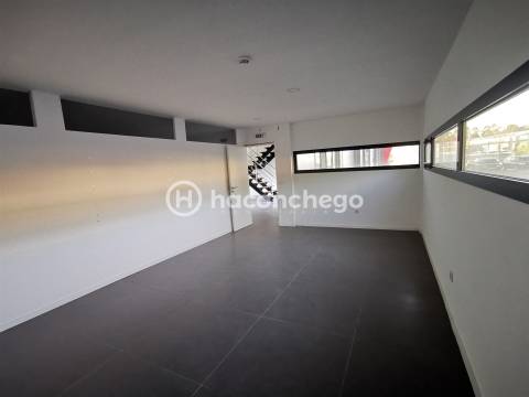 Armazém em Roriz Barcelos para arrendamento