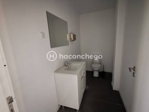 Armazém em Roriz Barcelos para arrendamento