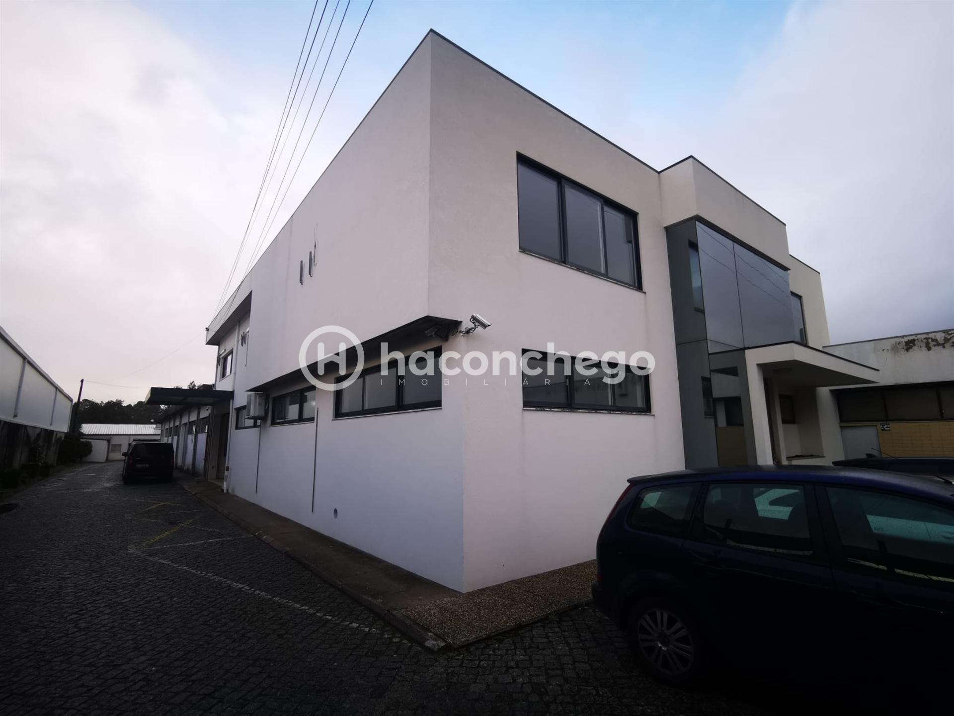 Espaço de escritórios/salas para arrendar em Lijó Barcelos