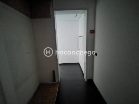 Espaço de escritórios/salas para arrendar em Lijó Barcelos