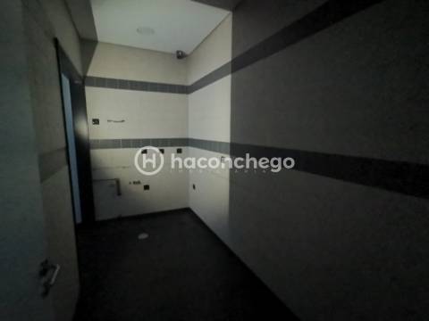 Espaço de escritórios/salas para arrendar em Lijó Barcelos
