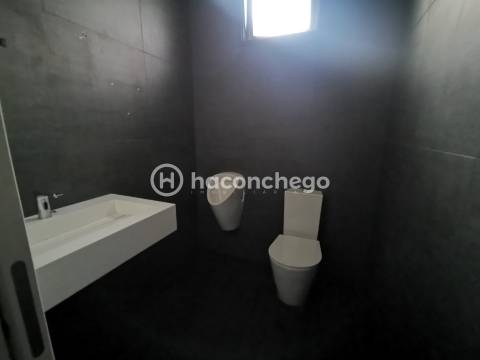 Espaço de escritórios/salas para arrendar em Lijó Barcelos