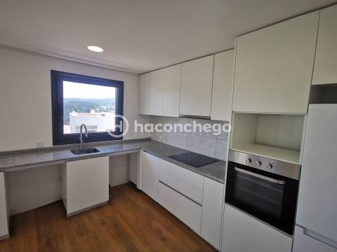 Apartamento T2 em São Verissimo com lugar de estacionamento privado