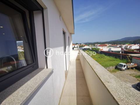Apartamento T2 em São Verissimo com lugar de estacionamento privado