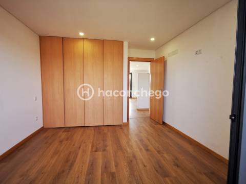 Apartamento T2 em São Verissimo com lugar de estacionamento privado