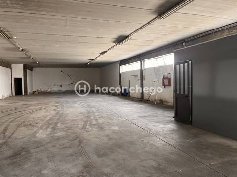 Pavilhão para arrendar em Manhente Barcelos