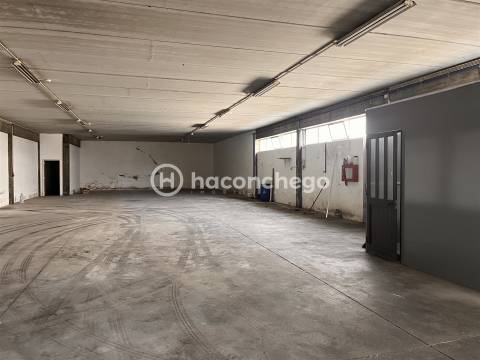 Pavilhão para arrendar em Manhente Barcelos