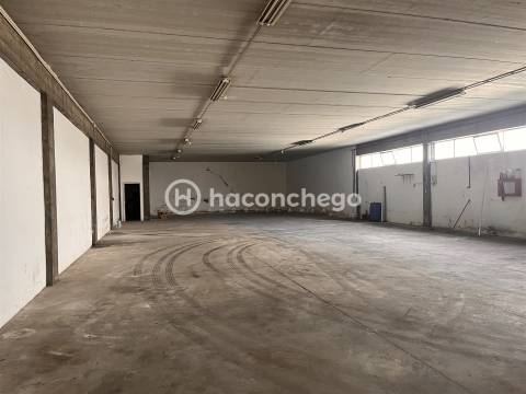 Pavilhão para arrendar em Manhente Barcelos