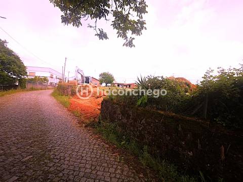 Apartamento T3 com garagem e logradouro Pousa Barcelos