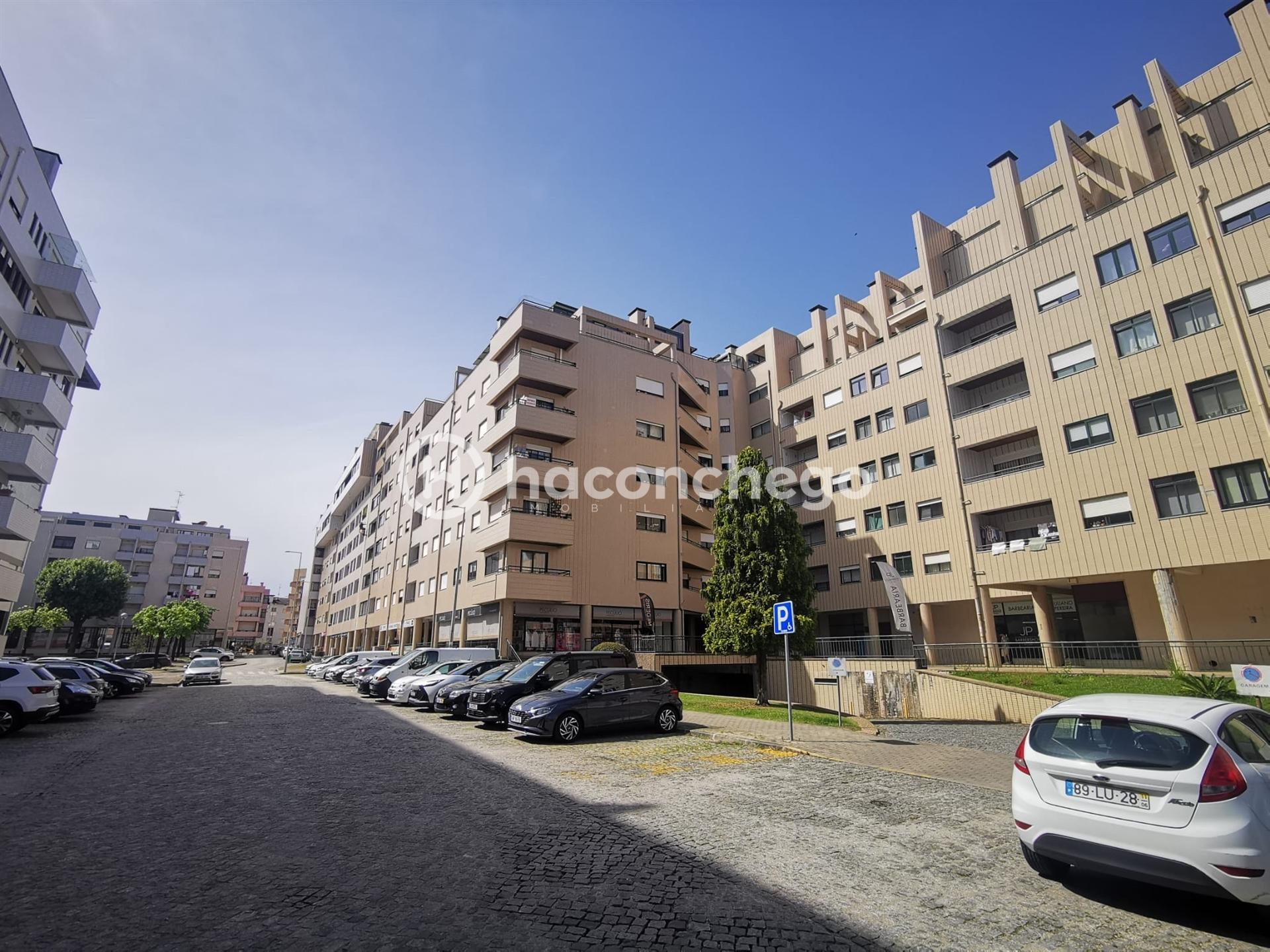 Apartamento T2 com varanda em Arcozelo, Barcelos