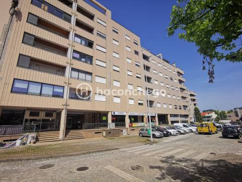 Apartamento T2 com varanda em Arcozelo, Barcelos