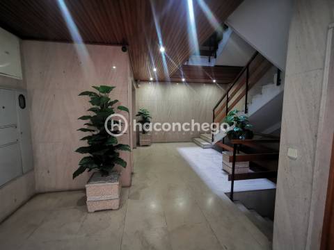 Apartamento T2 com varanda em Arcozelo, Barcelos