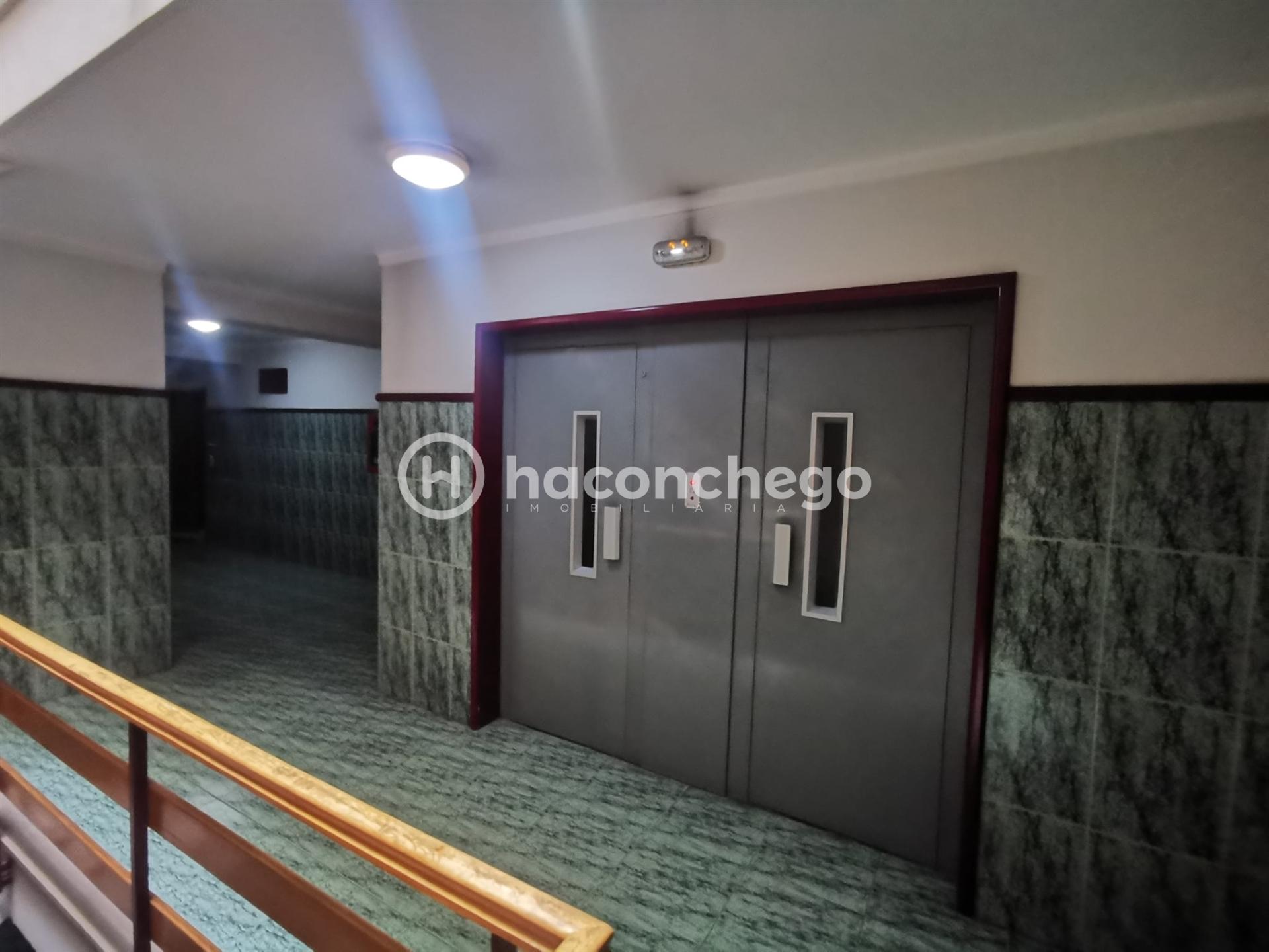 Apartamento T2 com varanda em Arcozelo, Barcelos