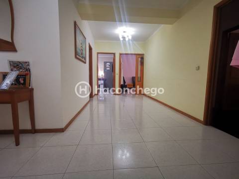 Apartamento T2 com varanda em Arcozelo, Barcelos