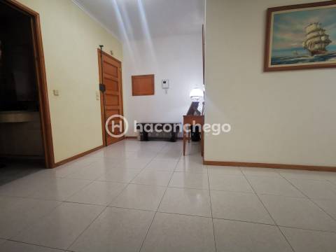 Apartamento T2 com varanda em Arcozelo, Barcelos