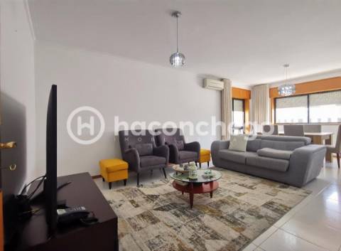 Apartamento T2 com varanda em Arcozelo, Barcelos