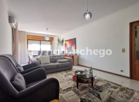 Apartamento T2 com varanda em Arcozelo, Barcelos